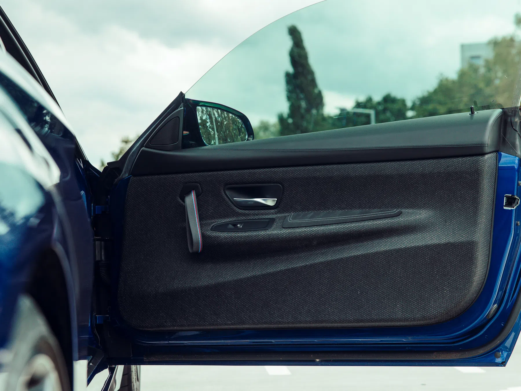 BMW M4 CS blauw